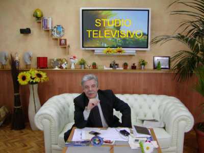 �Nel 1991 feci un altro anno a �Radio Made in Italy�, dopo di che smisi di fare radio per tuffarmi nel mondo televisivo con TeleNorba. Anche se dopo varie esperienze e una parentesi addirittura con Sky sono tornato al mio vecchio amore, collaborando con �L�Altra Radio� e �Canale 100��